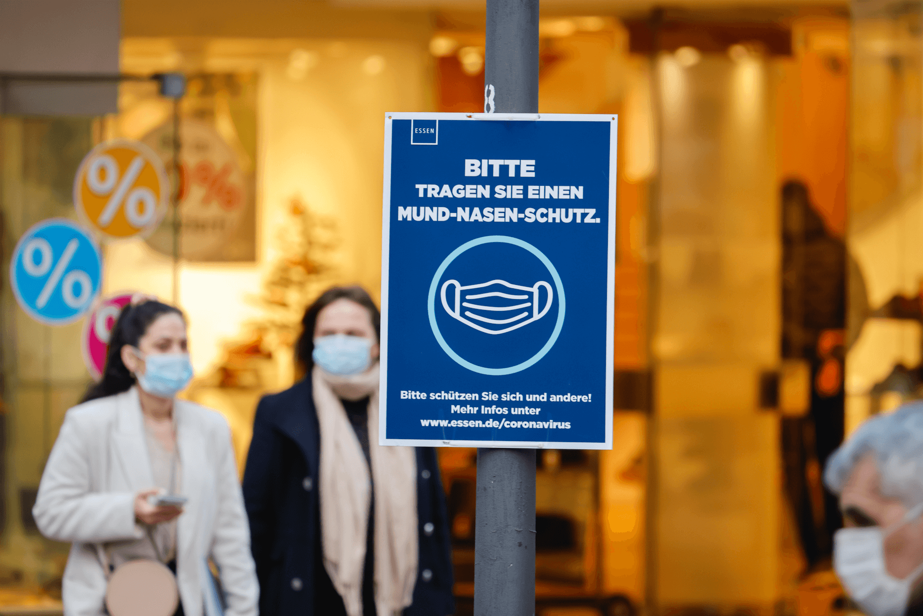 Es gibt keine Belege dafür, dass der CO2-Wert unter einer Maske auf einen gesundheitsgefährdenden Wert ansteigt. (Symbolbild: Picture Alliance / Rupert Oberhäuser)