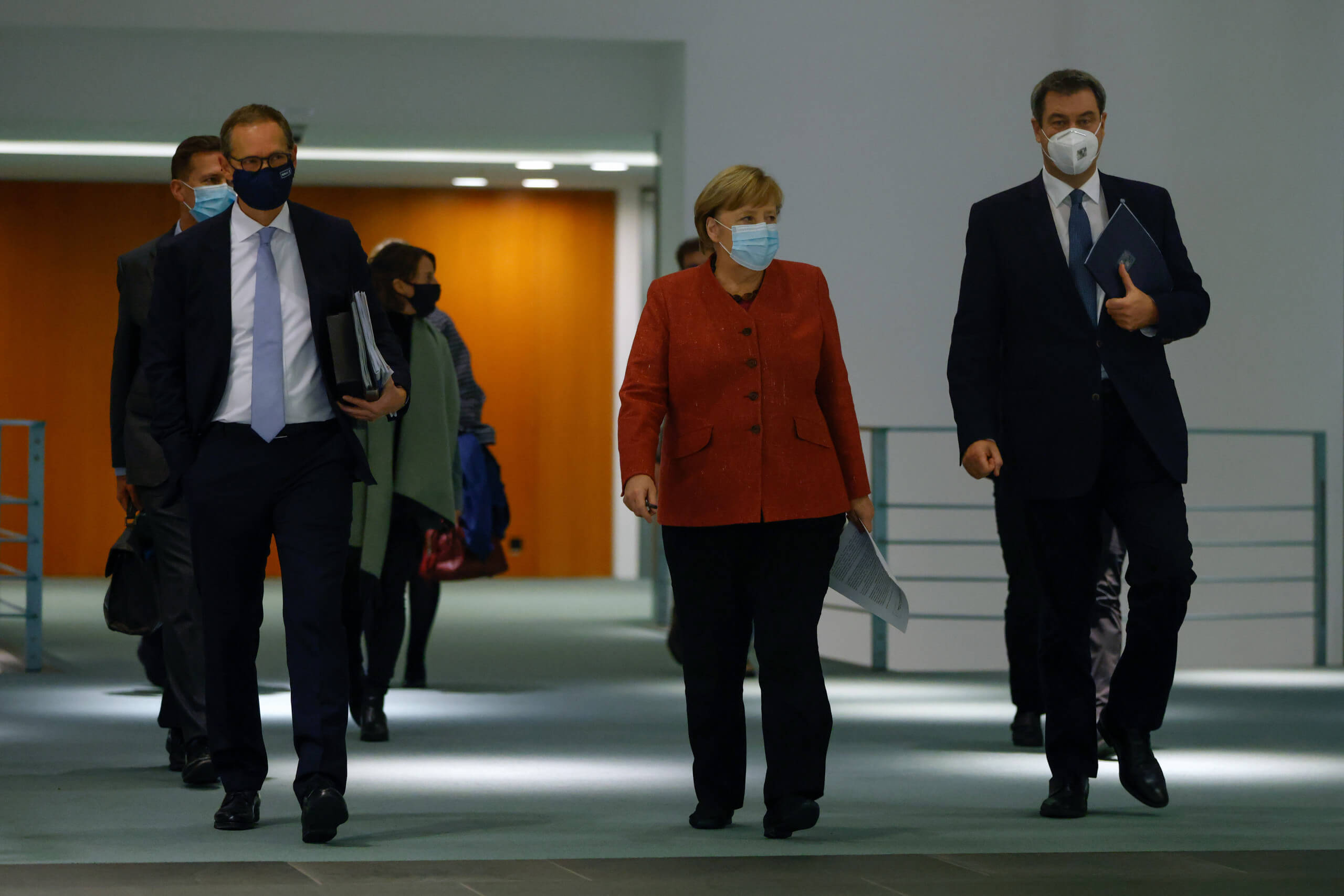 Das Bild, das der Screenshot verwendet, stammt vom 16.11.2020 und wurde von einem Fotografen für die DPA und AFP aufgenommen. (Quelle: Picture Alliance / DPA / AFP / POOL | Odd Andersen)
